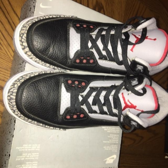 Athletic_Shoes